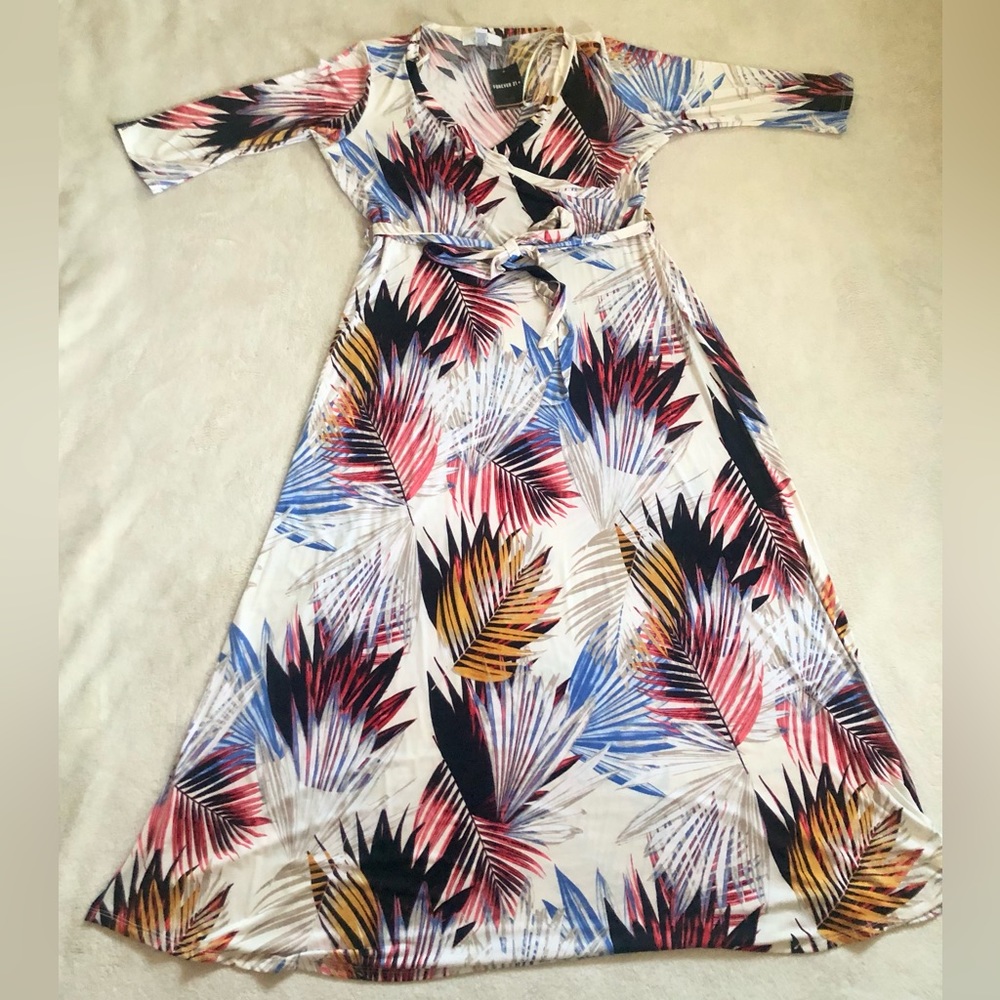 Beautiful multicolored print maxi dress!